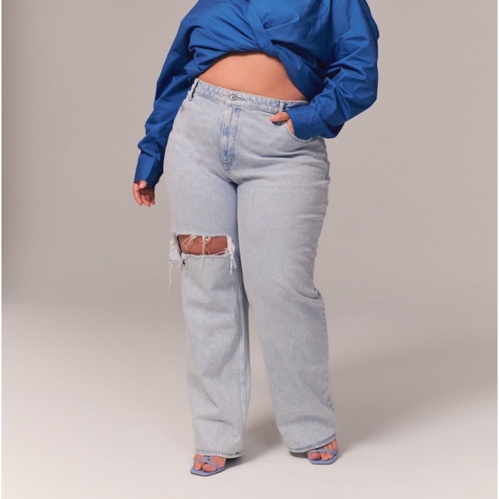 A&F Curve Love High Rise 90’s Relaxed Jean